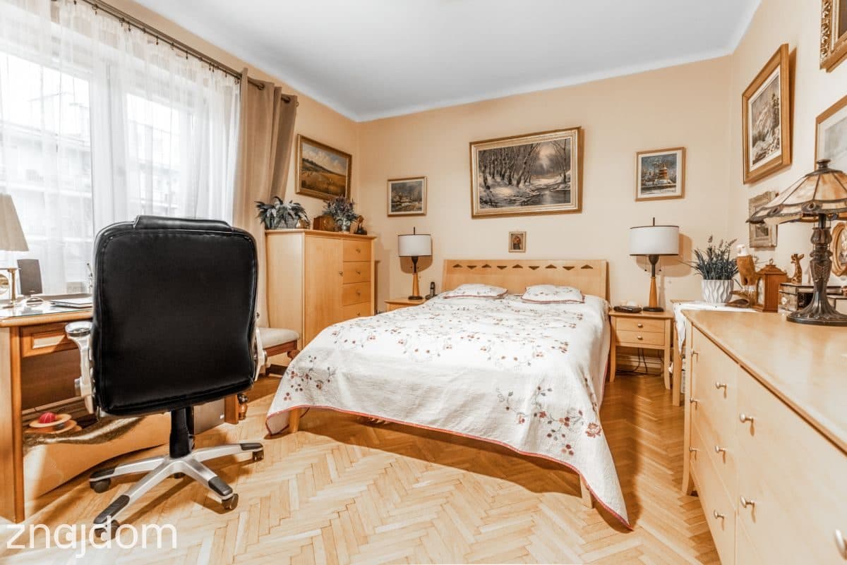Centrum 3 pokoje, balkon, piwnica, 2 garaże - zdjęcie 7