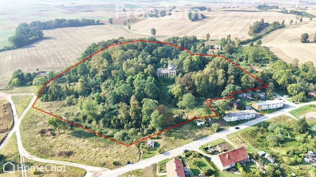 Atrakcyjny zespół dworsko-parkowy z 1800-nego roku