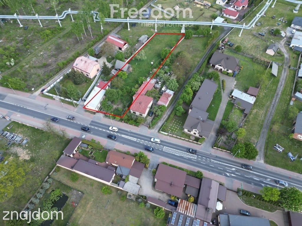 Działka z zabudowaniami
