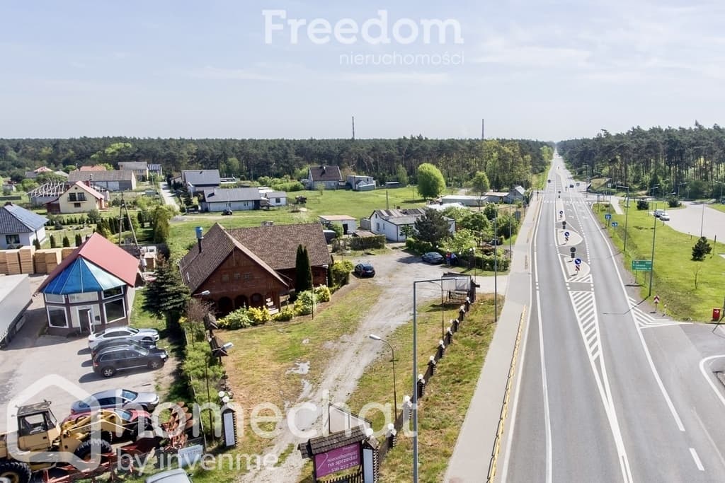 Działka zabudowana budynkiem drewnianym