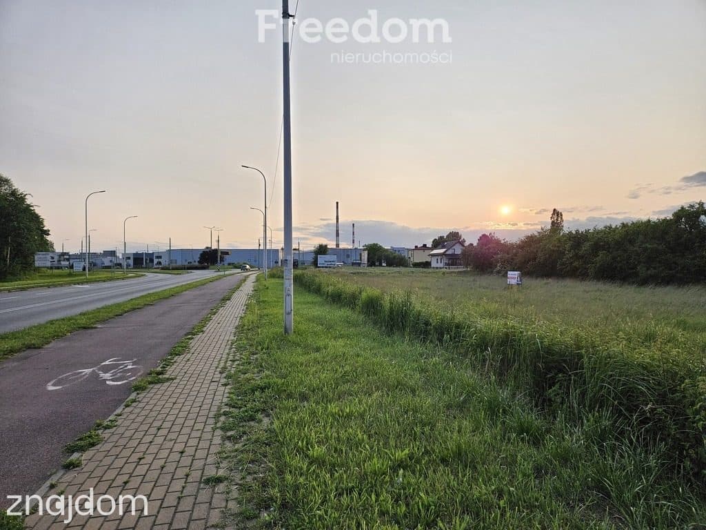 Atrakcyjna działka z WZ (budynek służby zdrowia) - zdjęcie 13