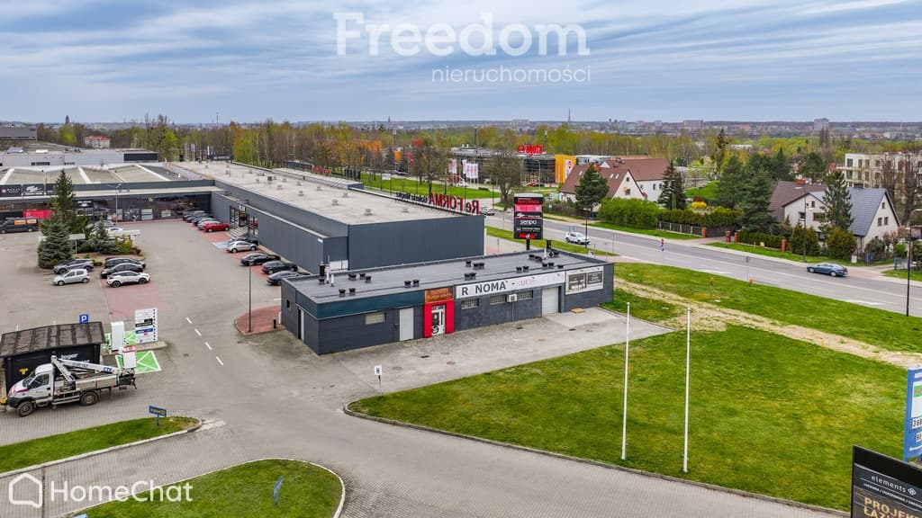 Lokal 244m² z WŁASNYM PARKINGIEM (8 miejsc)