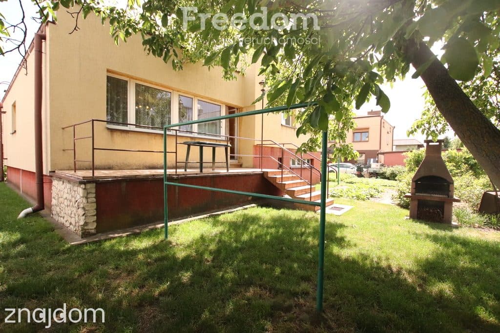 Dom z ogrodem pełnym owoców, warzyw, 715 m2 - zdjęcie 12