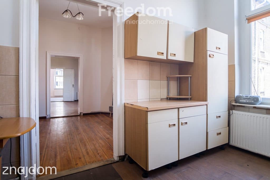 Przestronne mieszkanie 90 m² w starej kamienicy - zdjęcie 11