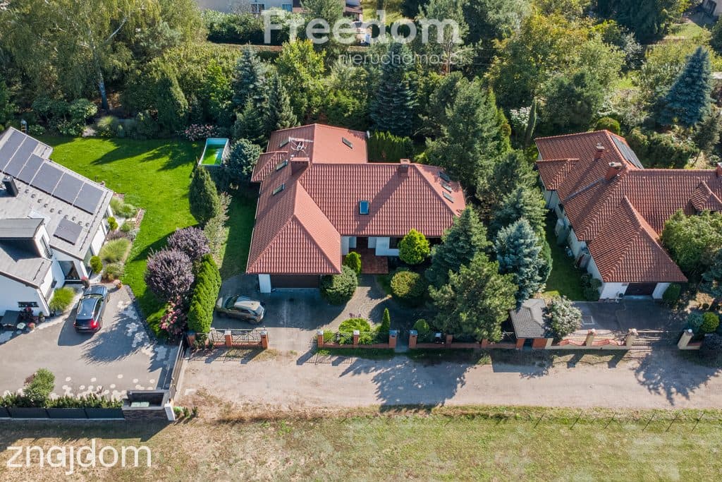 Przestronny dom 265 m2 na dużej działce w Słupnie - zdjęcie 12