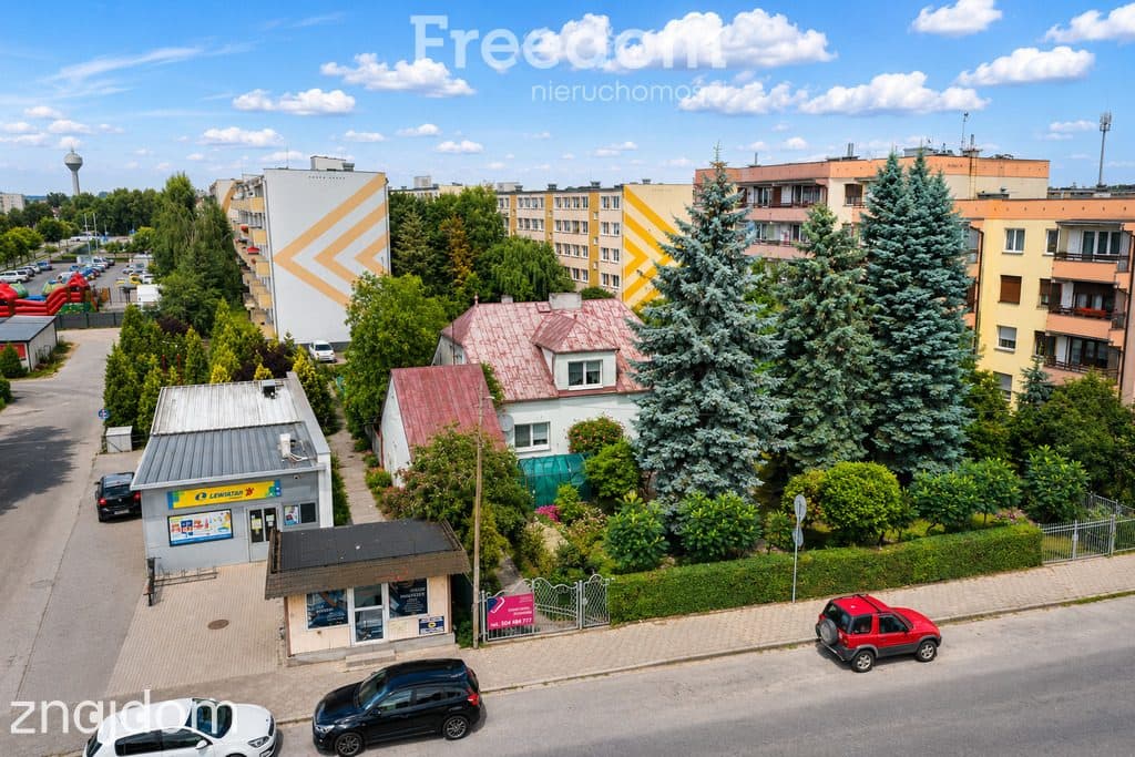 Dom w centrum z dużym ogrodem! - zdjęcie 2