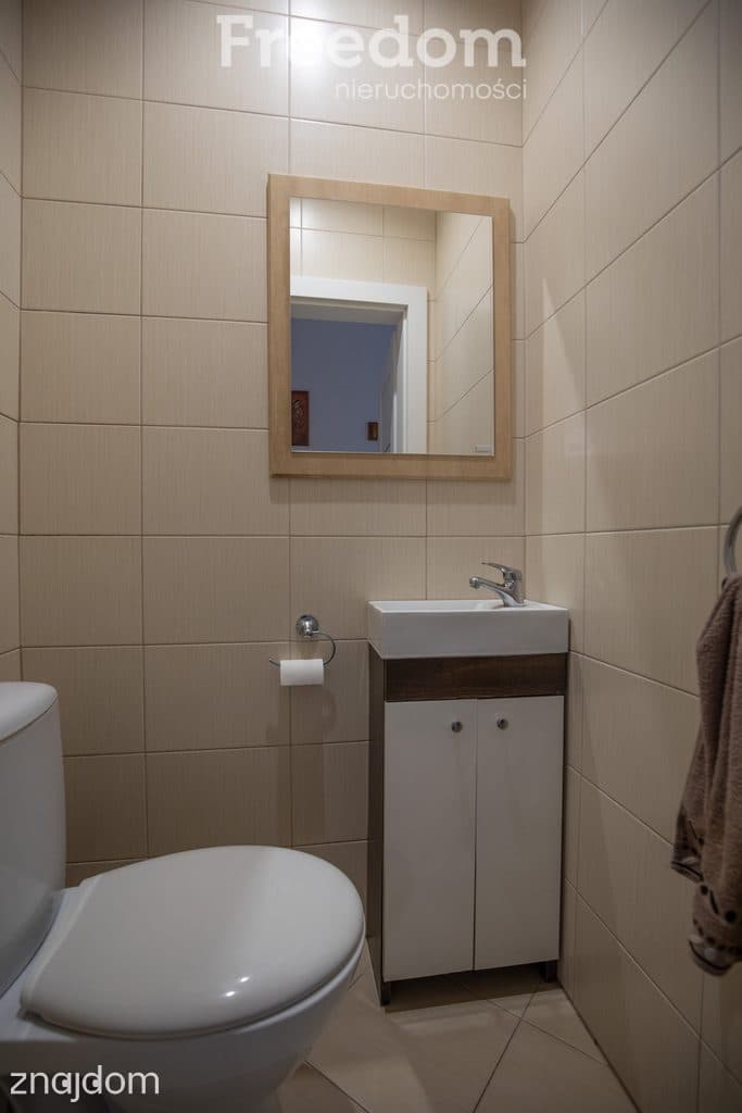 Przytulny dom z pięknym ogrodem - zdjęcie 12