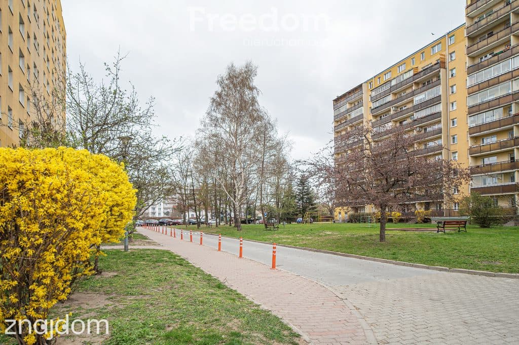Kawalerka na Ursusie z dużym balkonem - zdjęcie 13