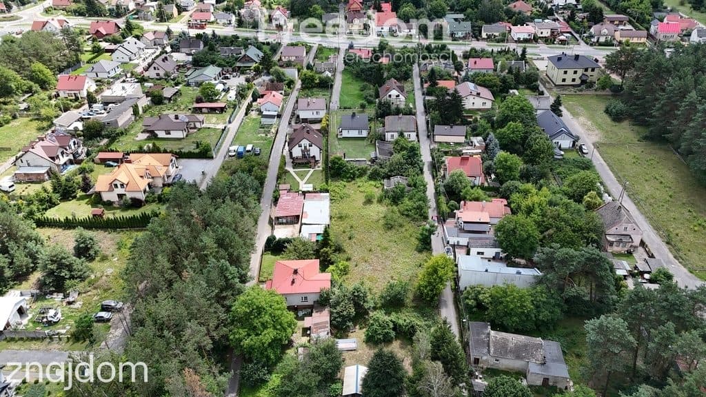 Niewielki dom na działce budowlanej - zdjęcie 5