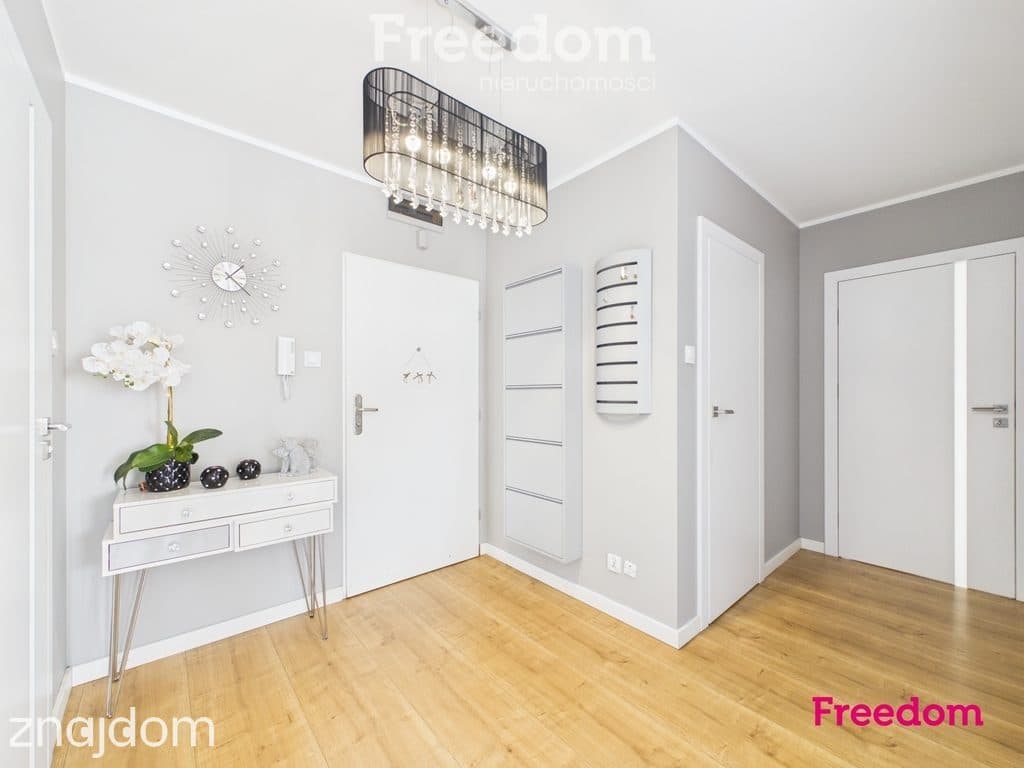 Apartament klasy Premium w sercu Koszalina - garaż - zdjęcie 8