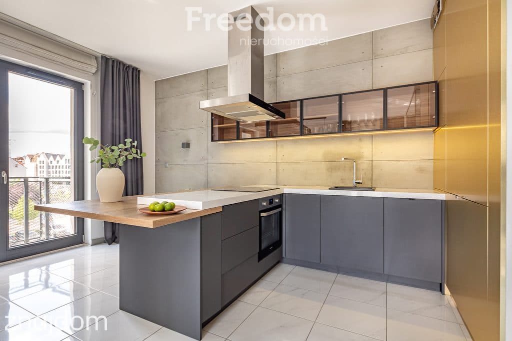 Apartament z widokiem na Ratusz i dwoma balkonami - zdjęcie 3