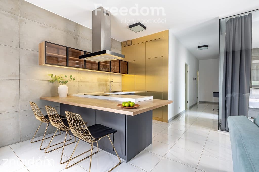 Apartament z widokiem na Ratusz i dwoma balkonami - zdjęcie 2