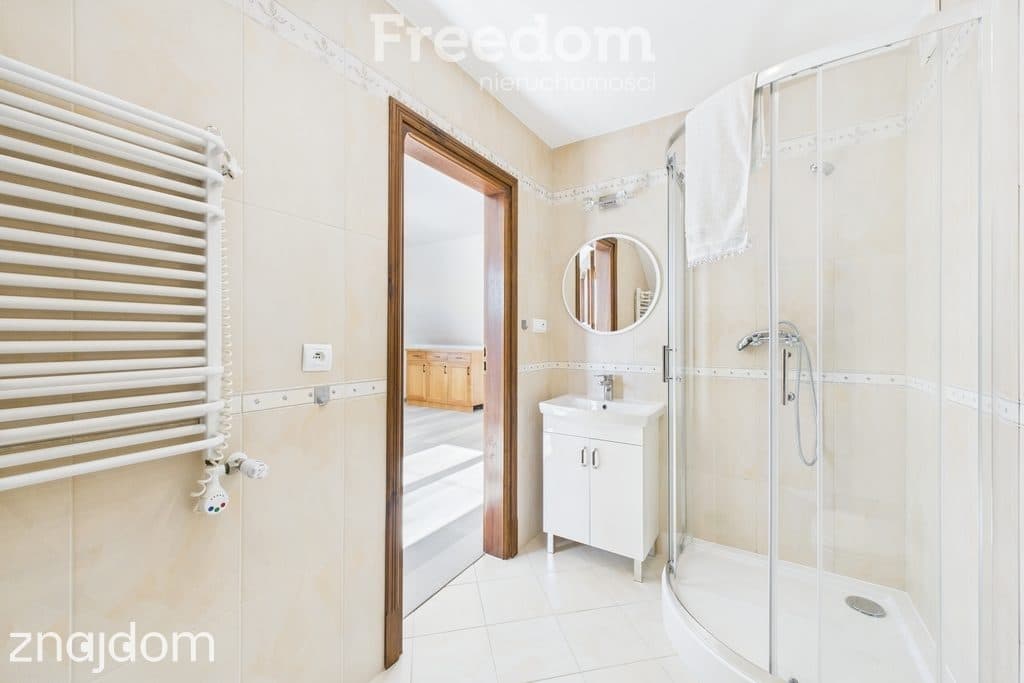 Nowoczesny dom w centrum Elbląga - zdjęcie 7