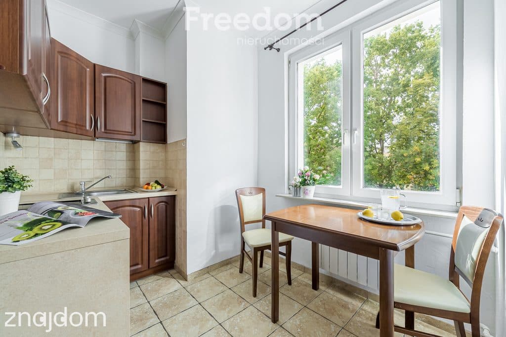 Kawalerka 23,80 m2 z oddzielną kuchnią.