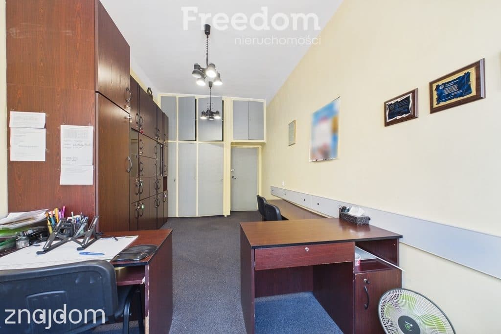 Lokal 18 m² w centrum, do własnej aranżacji - zdjęcie 4