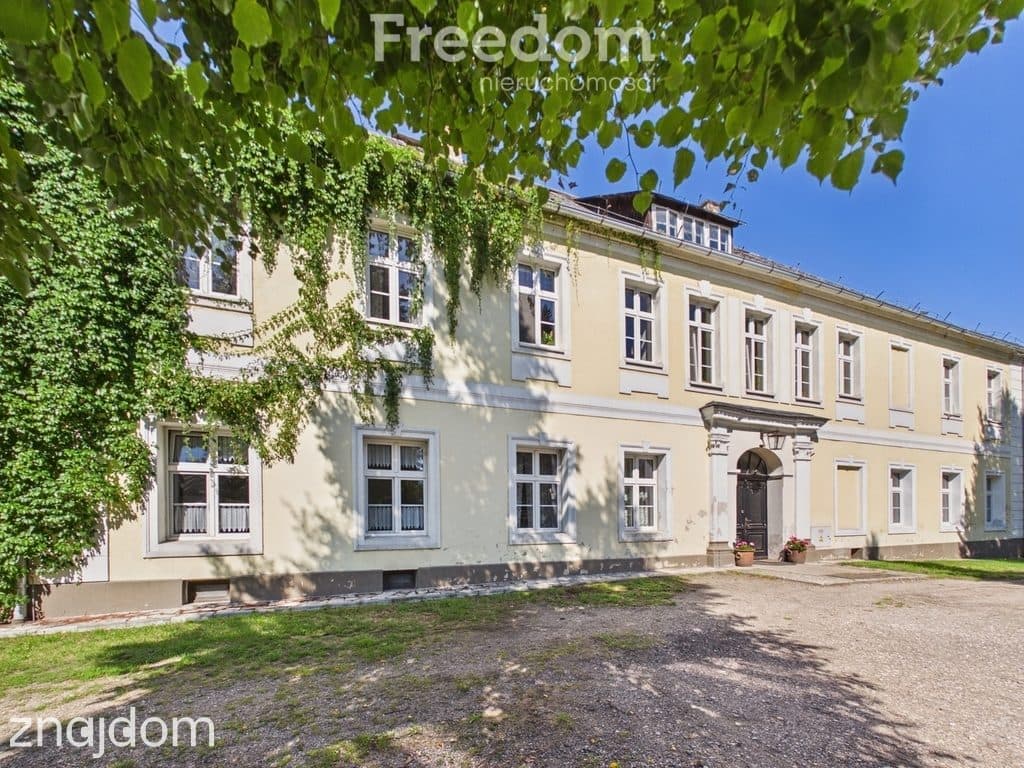 Zespół dworski 750 m² z 11-ha parkiem i stawem