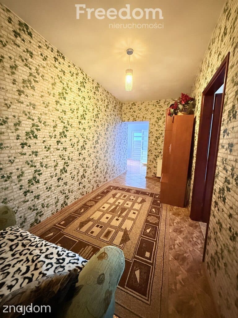 Połowa Domu z dużym ogrodem i garażem - zdjęcie 9