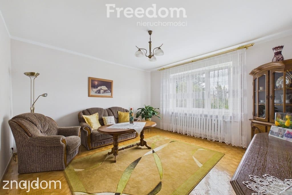 Urokliwy dom z ogrodem w świetnej lokalizacji - zdjęcie 12