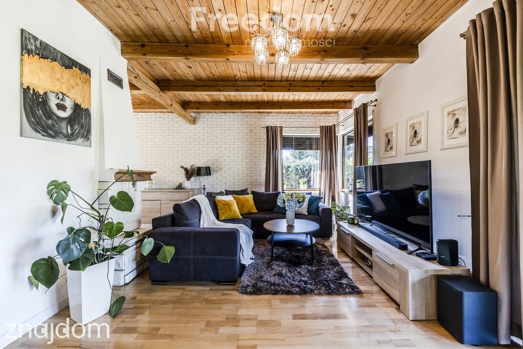 Klimatyczny dom drewniany z dużą działką 3100 m² - zdjęcie 2
