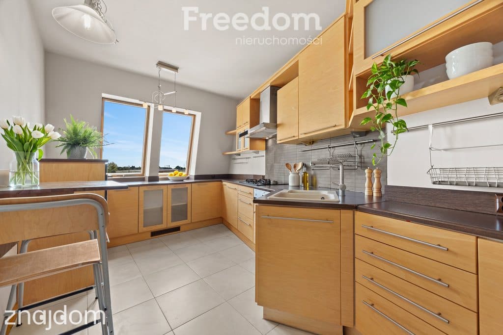 Piękne mieszkanie 126 M² - 5 pokoi, 2 miejsca postojowe - Józefosław - zdjęcie 4