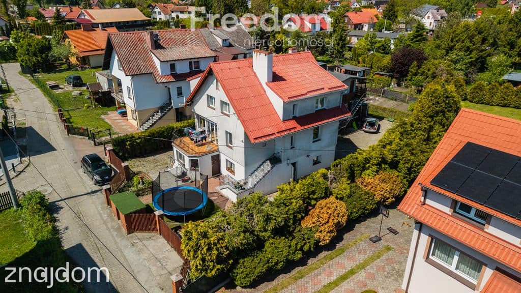Dwa budynki w Sztutowie nad polskim morzem - zdjęcie 2