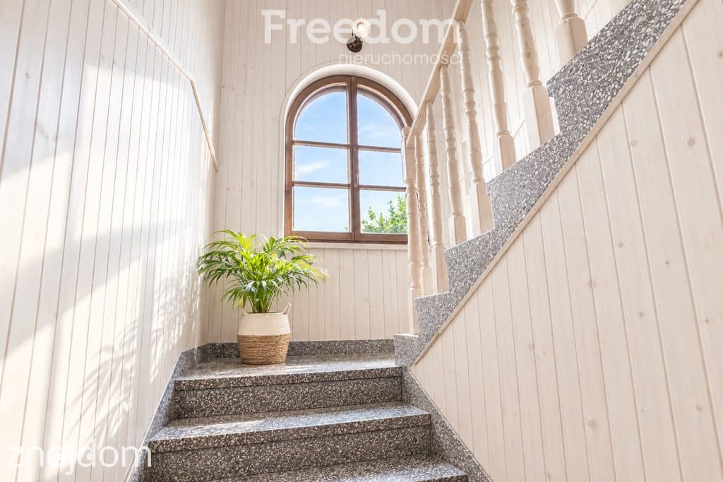Przestronny z wieloma możliwościami dom w Wołominie. - zdjęcie 6