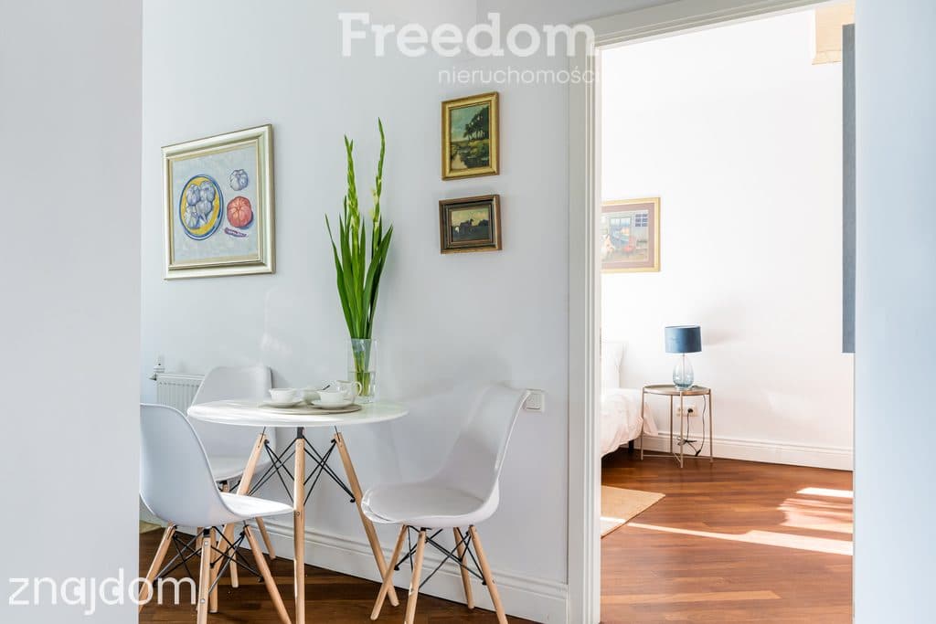 Wygodny, przestronny i klimatyczny apartament - zdjęcie 3
