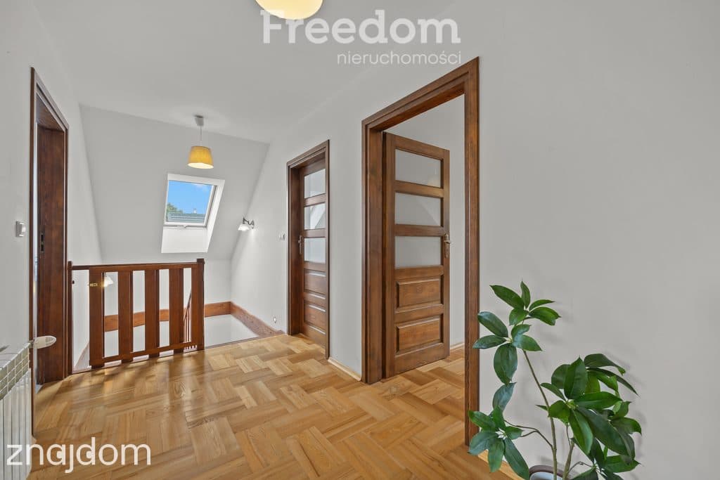 Architektura komfortu. Dom 190m2 z dębowym sercem w Jaktorowie - zdjęcie 10