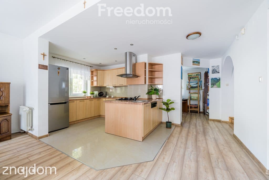 Dom 130m² + budynek gospodarczy, działka 963m² - zdjęcie 2