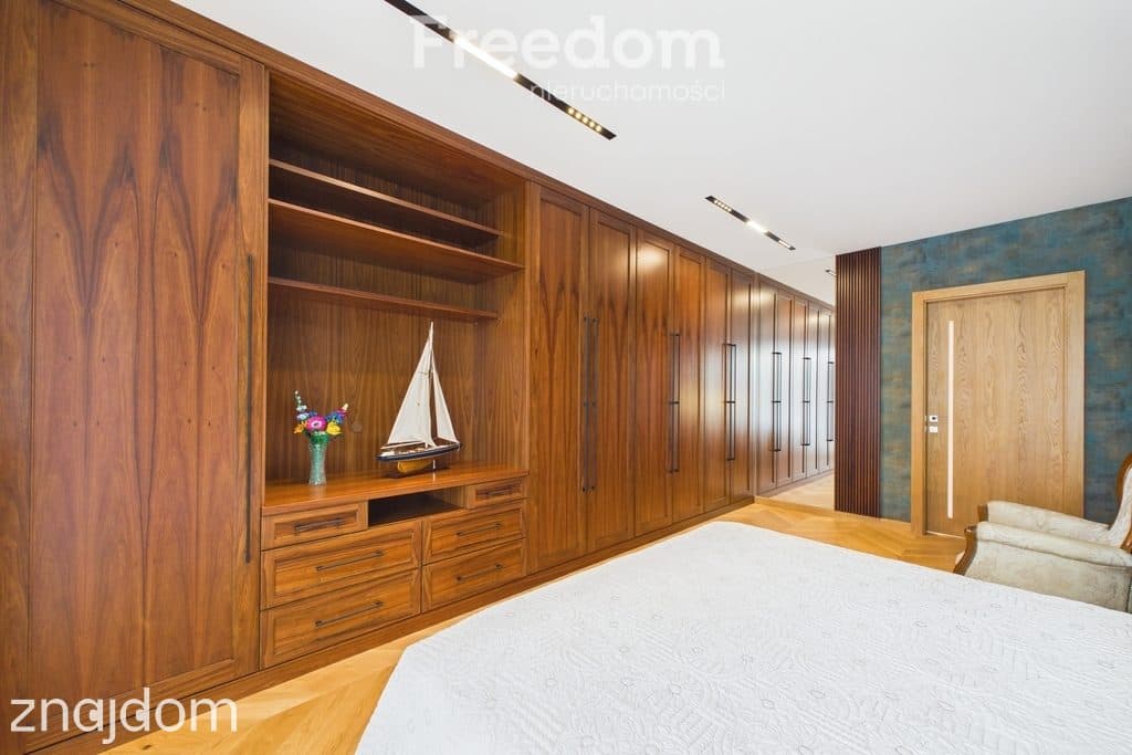 Luksusowy apartament 148 m² z tarasem w prestiżowej dzielnicy - zdjęcie 16