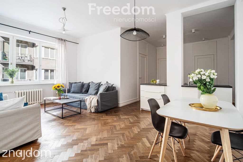 Hoża 35 | Przedwojenna kamienica z windą | 3 pokoje | Śródmieście