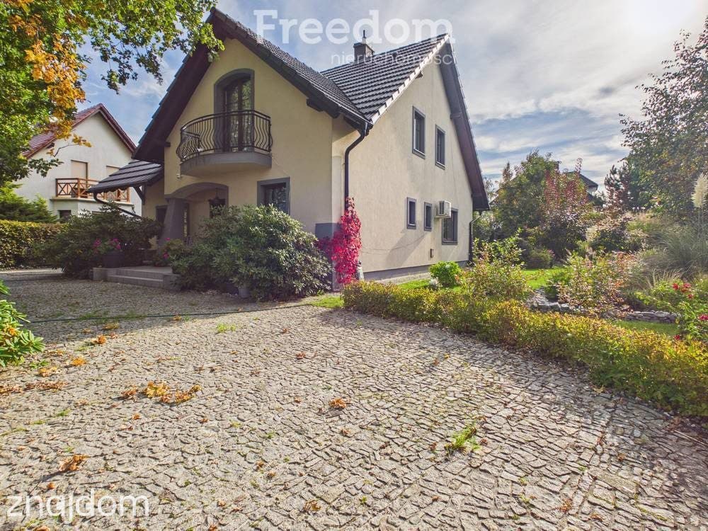 Dom 154 m² z pięknym ogrodem i apartamentem | Dobrzeń Wielki - zdjęcie 2