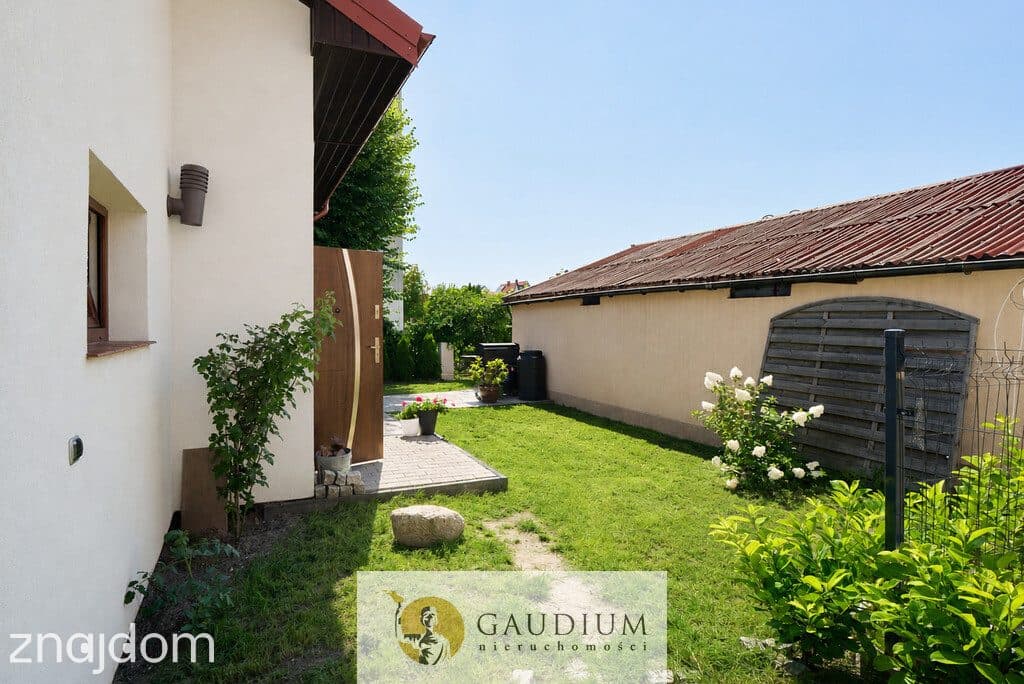Dom w centrum z 3 garażami - zdjęcie 20