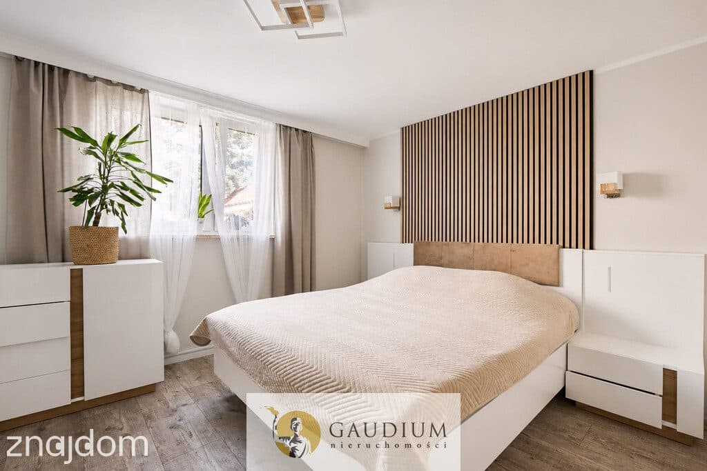 Dom w centrum z 3 garażami - zdjęcie 9