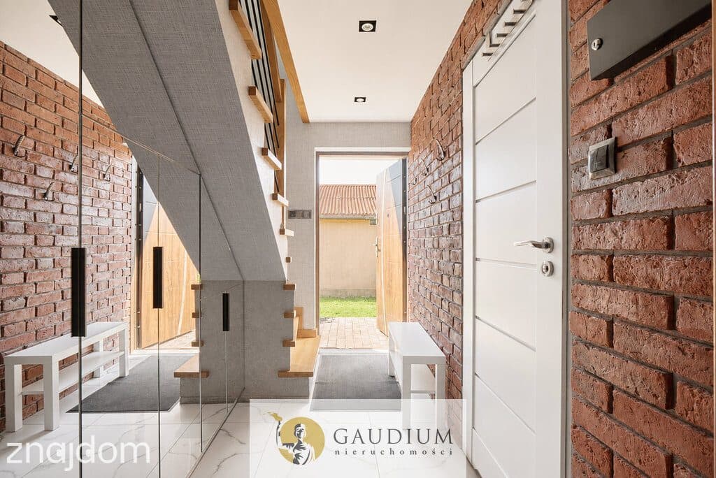 Dom w centrum z 3 garażami - zdjęcie 17