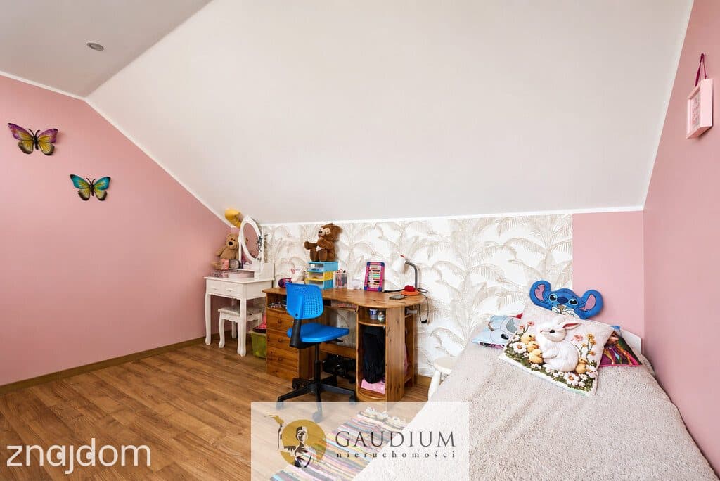 Dom w centrum z 3 garażami - zdjęcie 14
