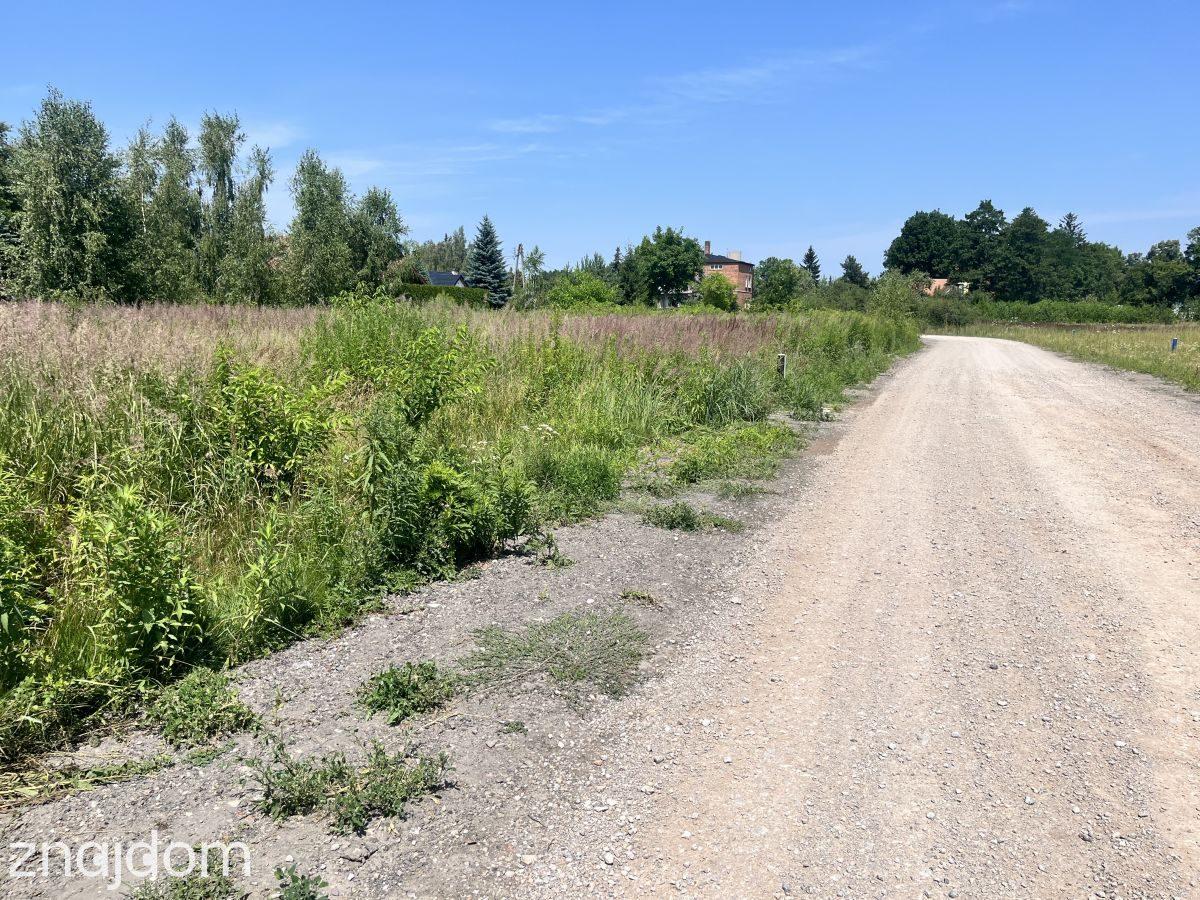 Działka o pow. 902 m2 pod zabudowę domu - zdjęcie 3