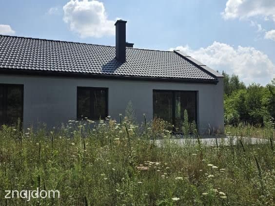 Dom z bardzo funkcjonalnym układem wśród zieleni - zdjęcie 13