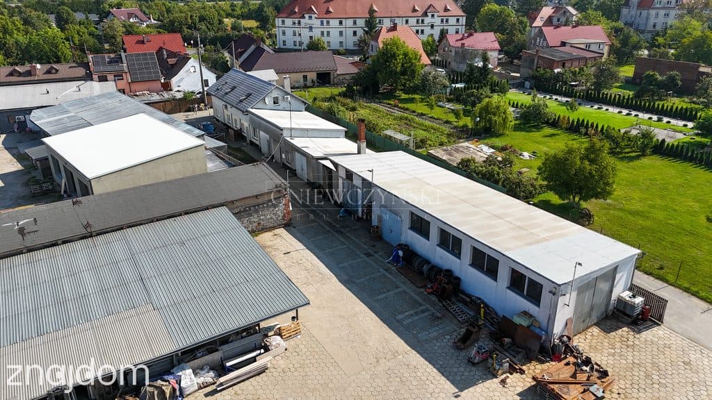 Warsztat z magazynem, wiatą i dużym placem - zdjęcie 2