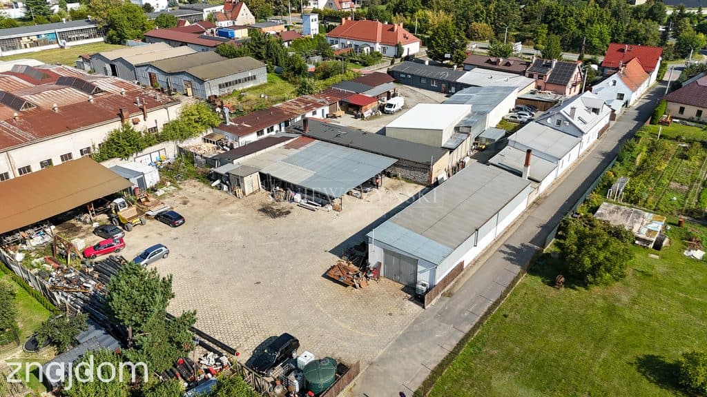 Warsztat z magazynem, wiatą i dużym placem - zdjęcie 3