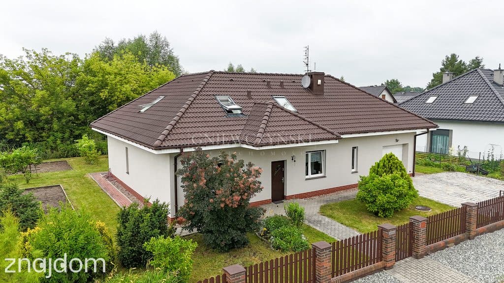 Przestronny dom w ciszy i zieleni | Garaż