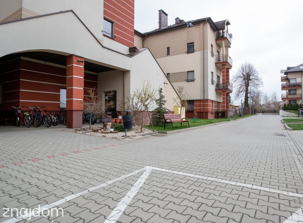 Przestronne mieszkanie z balkonem i garażem - zdjęcie 15