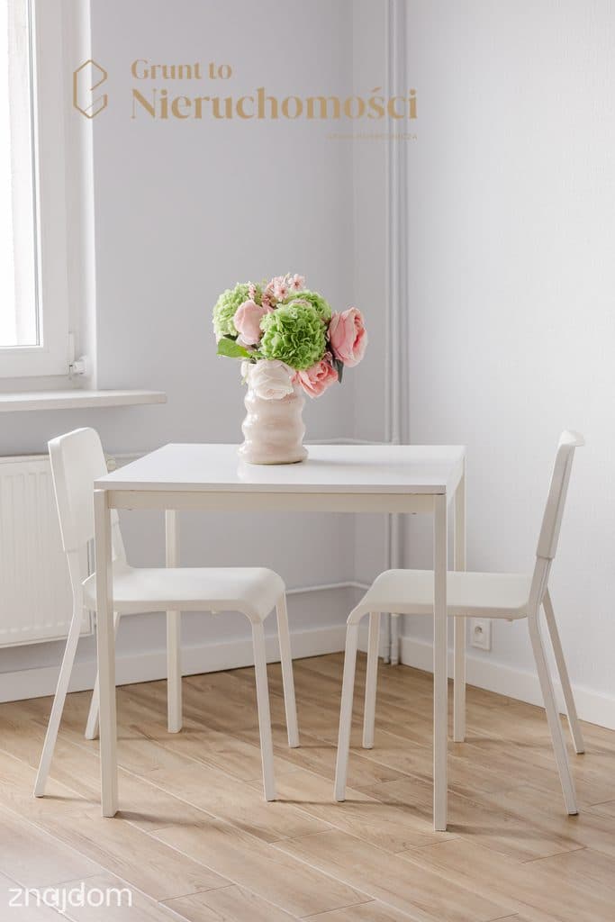 Po generalnym remoncie | balkon | kawalerka | - zdjęcie 9