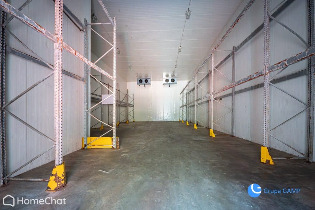 Hala magazynowo-produkcyjna z chłodniami | 861 m²