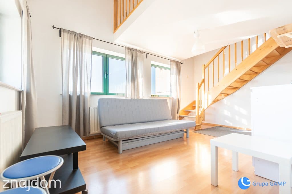 48m2 / Antresola / Garderoba