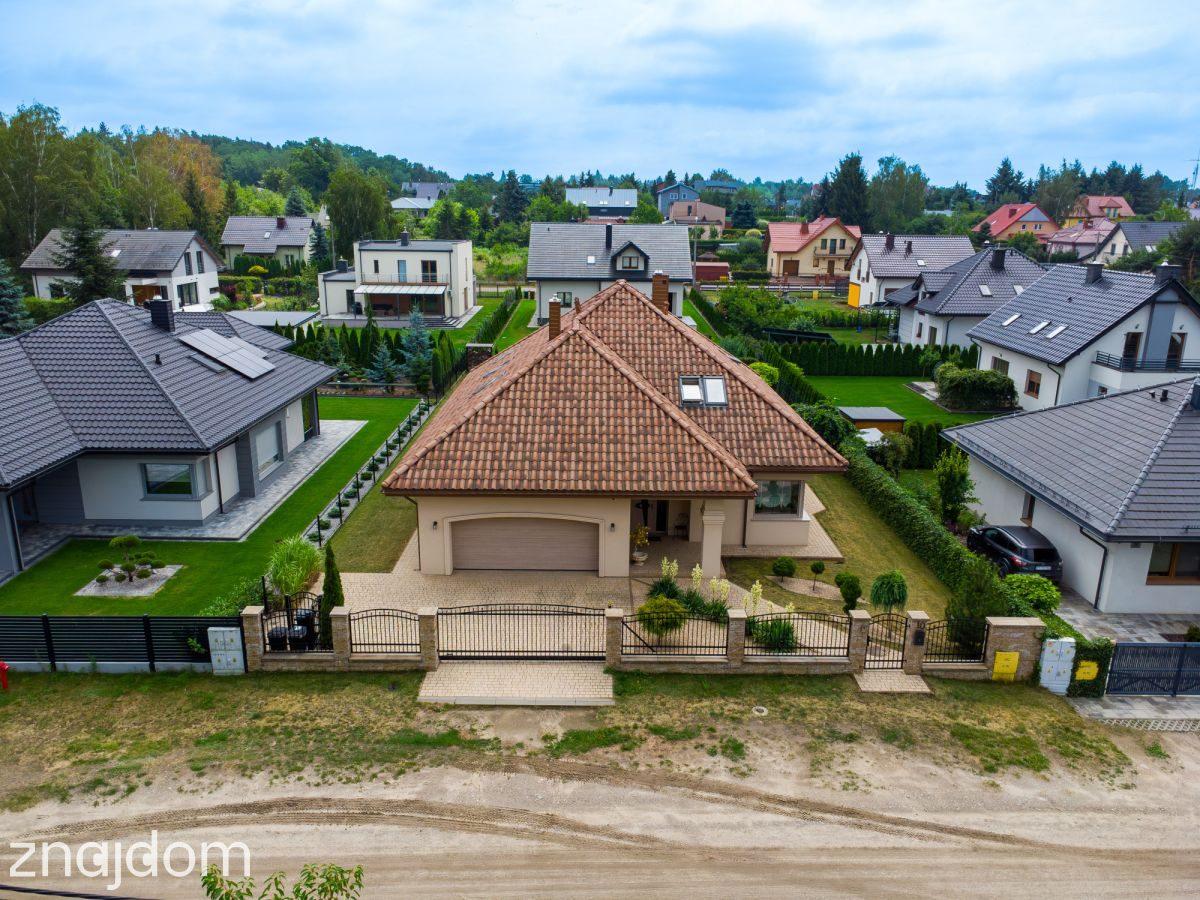 Dom rok budowy 2021 | 247 m² | ogród 946 m - zdjęcie 2