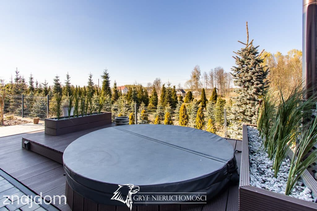 - Dom wolnostojący z pięknym ogrodem i jacuzzi - zdjęcie 6