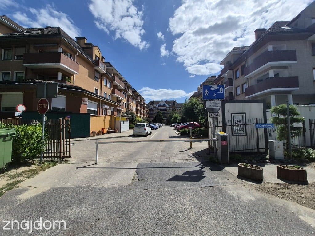 Super miejsce, 4 pokoje, parking i komórka - zdjęcie 11