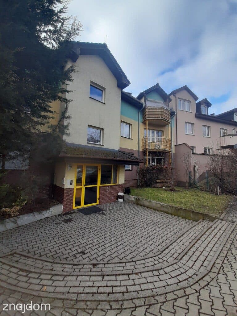 Wrocław Ołtaszyn, jednopokojowe z antresolą.