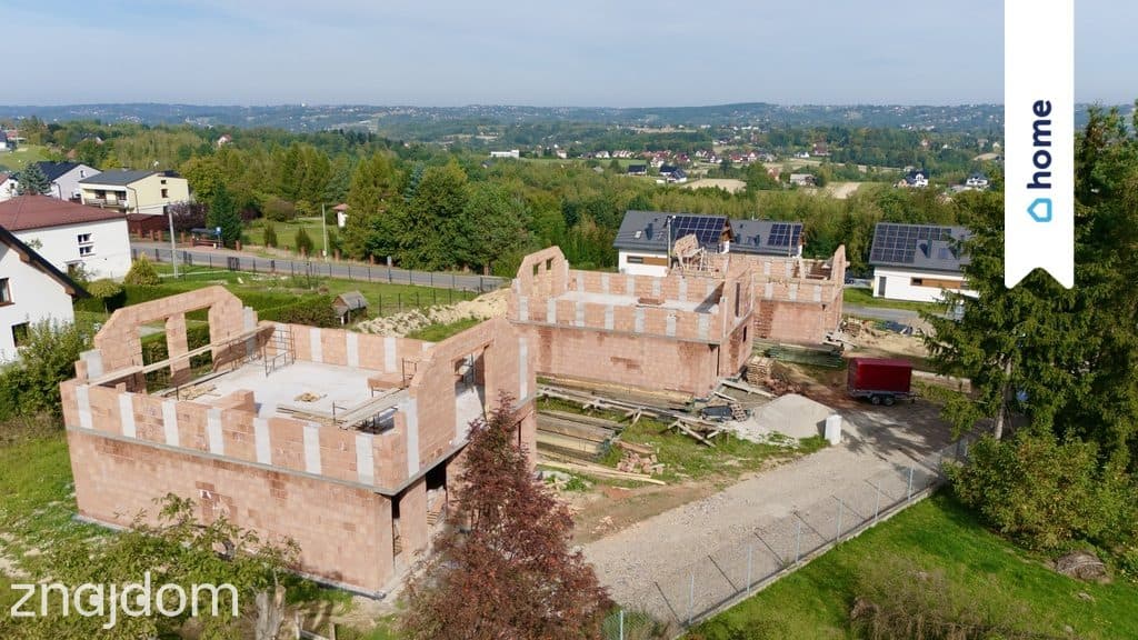 Kameralne osiedle trzech nowoczesnych domów - zdjęcie 8